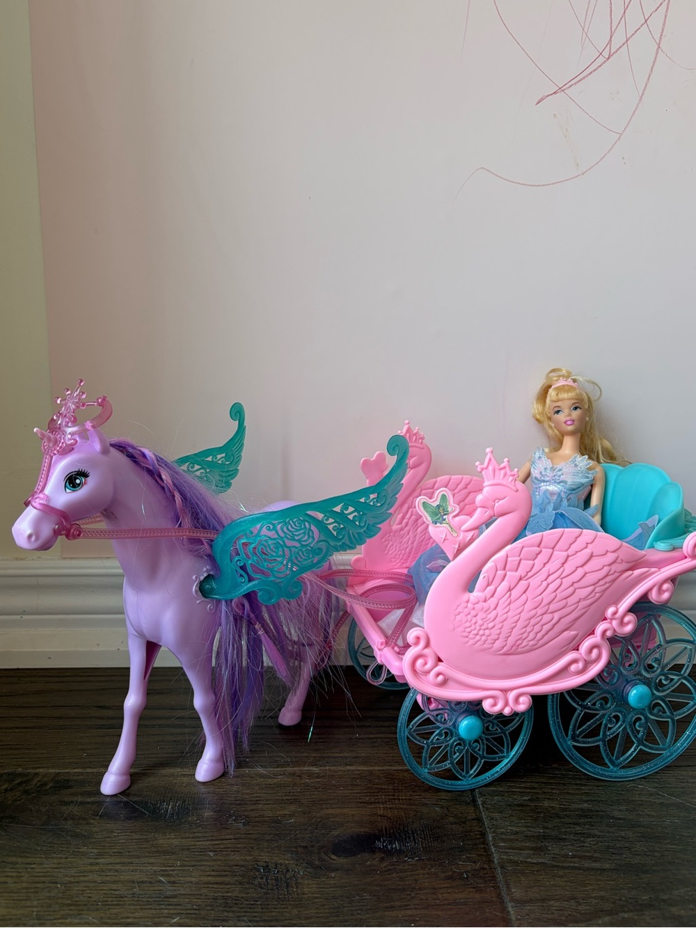 Swan Lake Barbie with Carriage / Pegasus